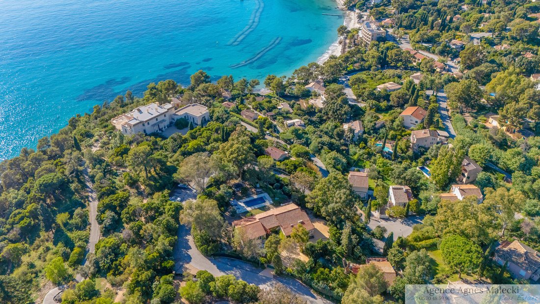 Estate in Rayol-Canadel-sur-Mer, Provence-Alpes-Côte d'Azur, France 2 - 16608348