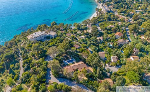 Estate in Rayol-Canadel-sur-Mer, Provence-Alpes-Côte d'Azur, France 1