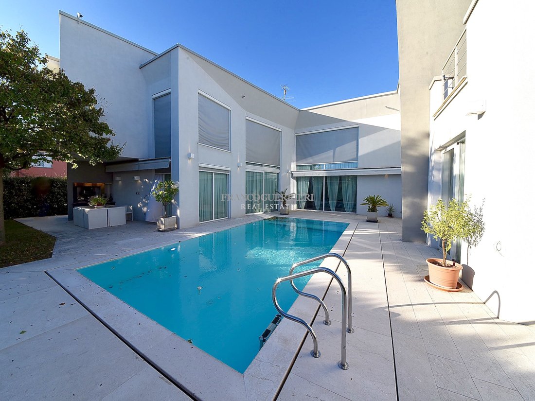 Villa in Historic Center, Monza, Lombardy 1 - 16608482