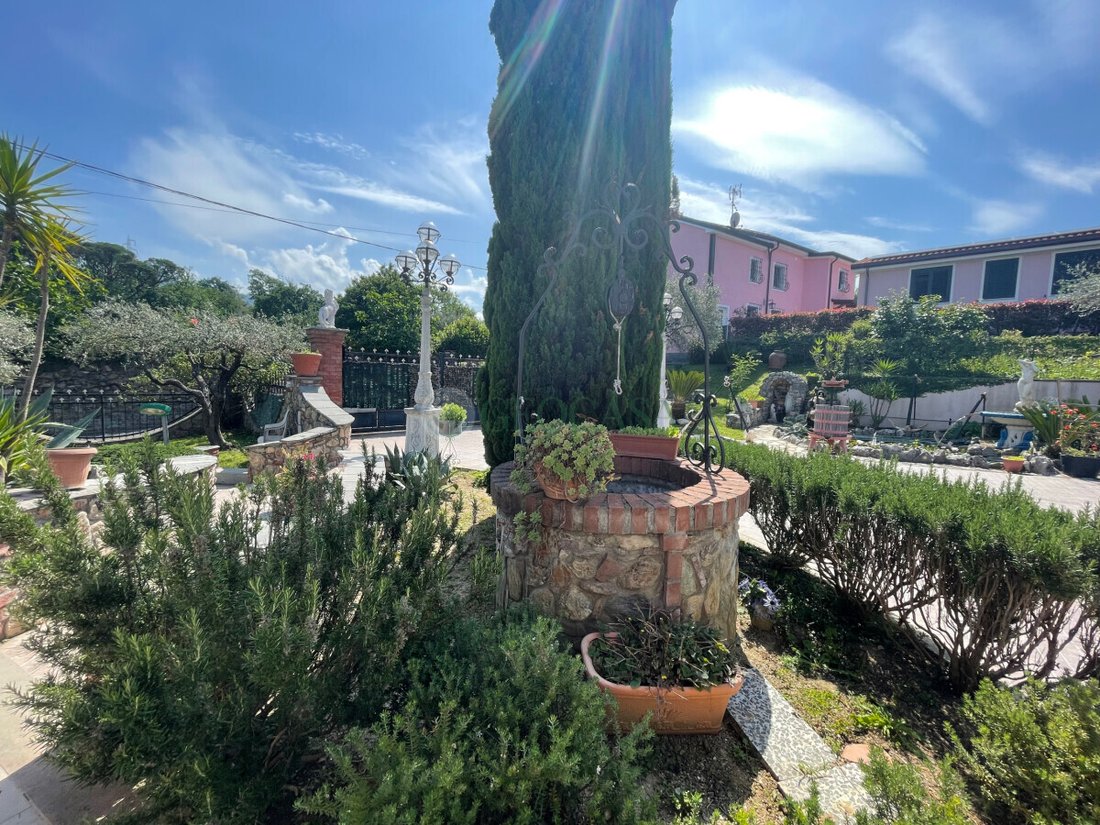 Villa in Center, Sarzana, Liguria 2 - 16607933