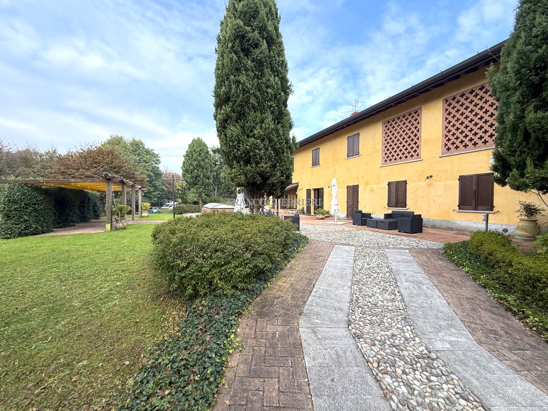 Country House in Lungo Lago-Centro, Lecco, Lombardy 1 - 16608180