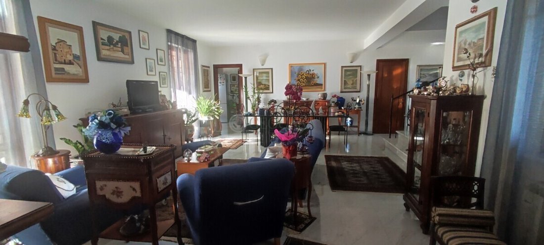 Villa in Center, Sarzana, Liguria 1 - 16607972