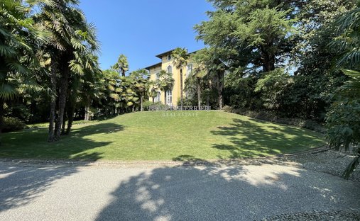 Villa in Merate, Lombardei, Italien 1