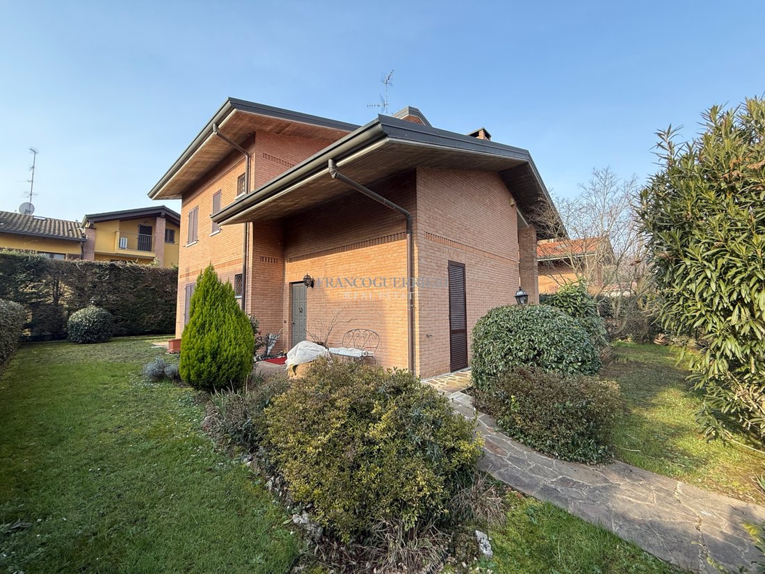 Villa à Besana in Brianza, Lombardie, Italie 2 - 16608465