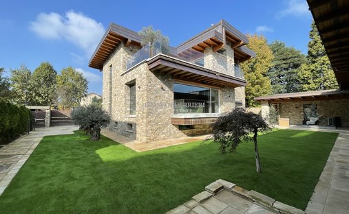 Villa in Bernareggio, Lombardei, Italien 1