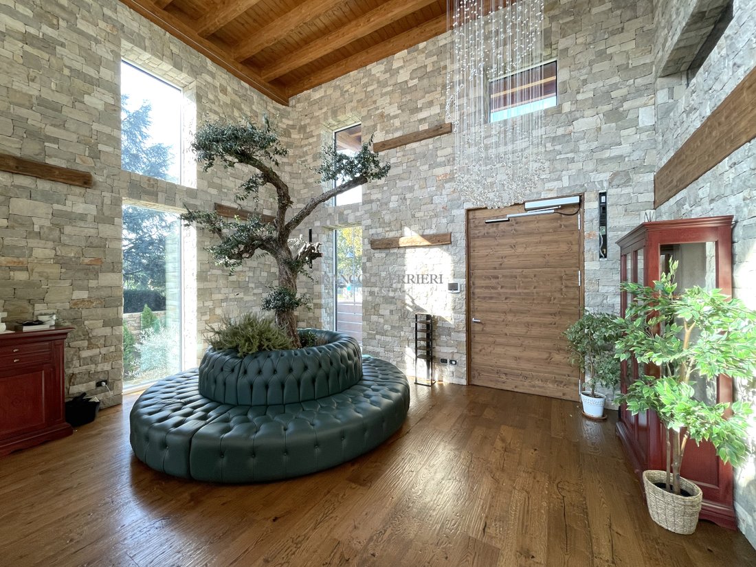 Villa in Vedano al Lambro, Lombardy, Italy 4 - 16608388