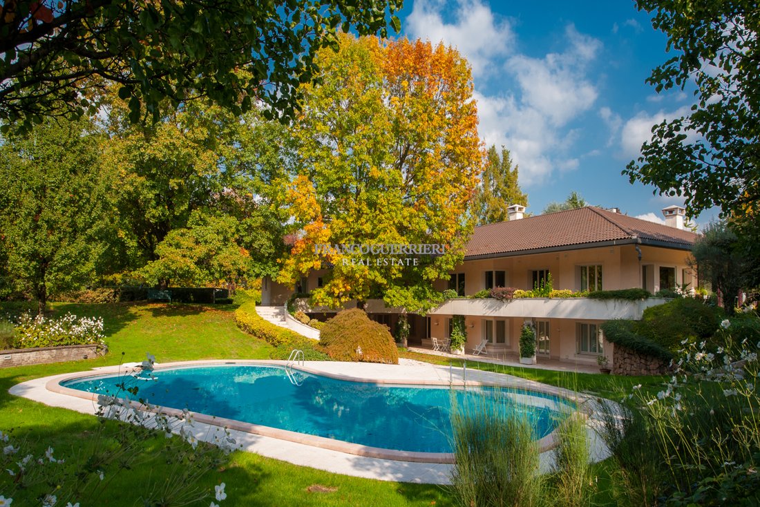 Villa in Monticello Brianza, Lombardy, Italy 1 - 16608548