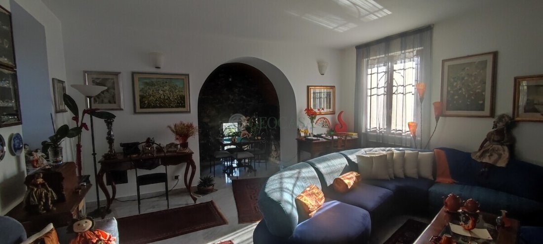 Villa in Center, Sarzana, Liguria 2 - 16607972