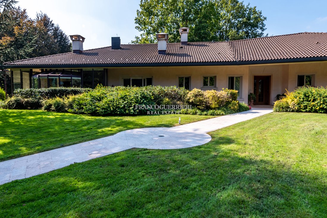 Villa in Osnago, Lombardy, Italy 3 - 16608539