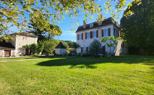 Castello a Montcuq-en-Quercy-Blanc, Occitania, Francia 1