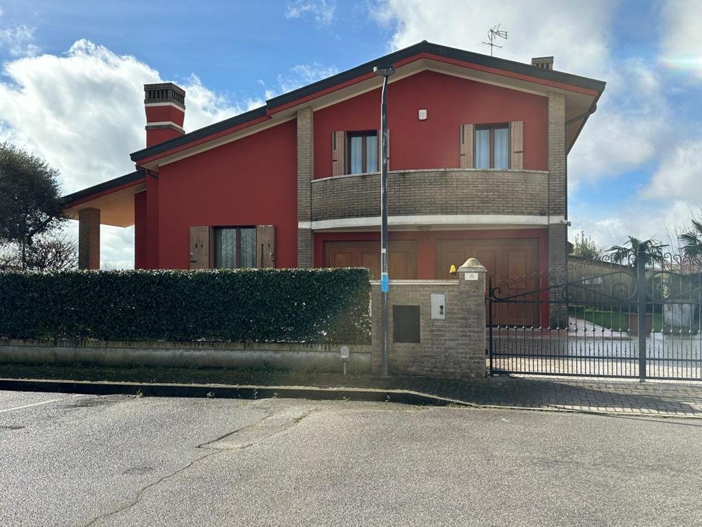 Villa in Camponogara, Veneto, Italy 2 - 16607844