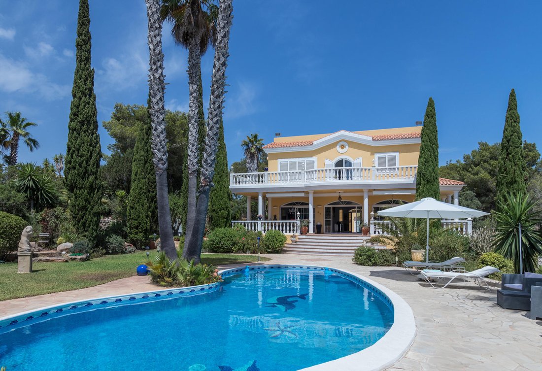 Villa in Sant Carles de Peralta, Santa Eularia des Riu, Balearic Islands 1 - 15827967
