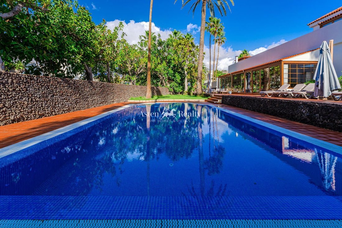 Villa in Costa Adeje, Adeje, Canary Islands 1 - 16608033