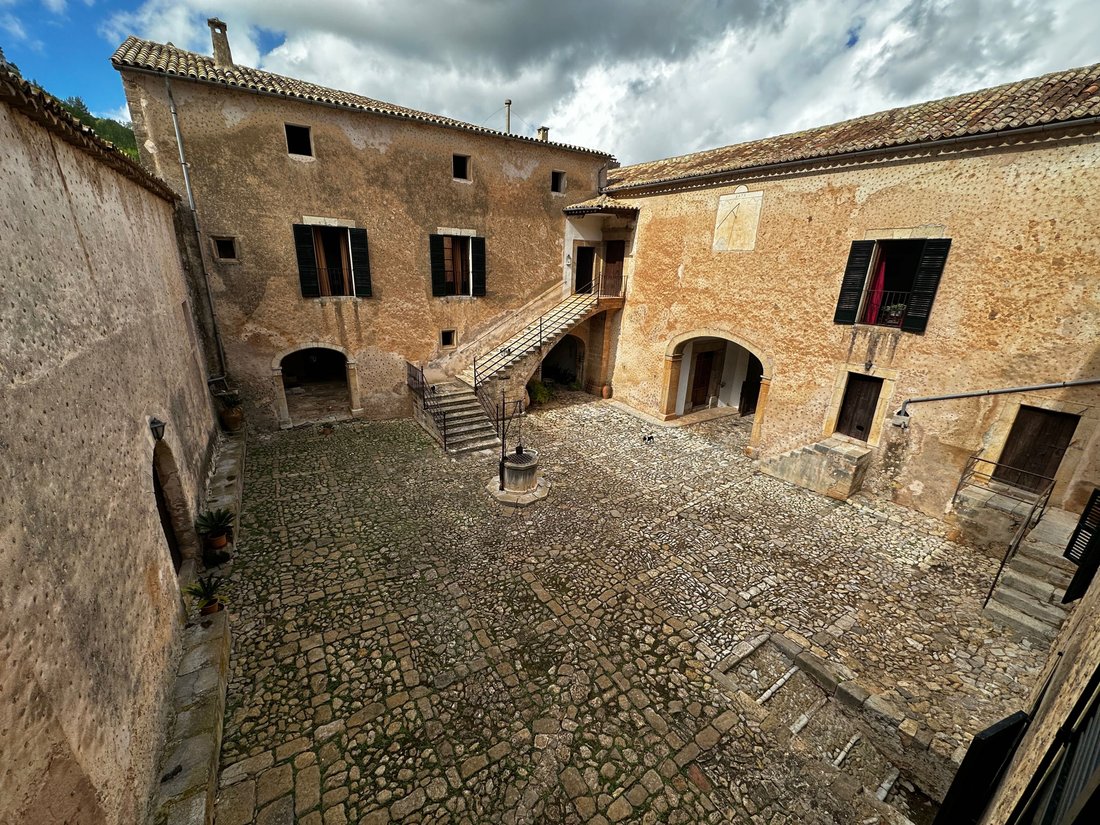 Estate in Puigpunyent, Balearic Islands, Spain 4 - 16574878