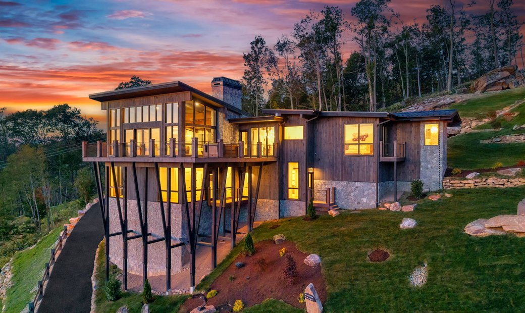 Exquisite Blue Ridge Mountain In Banner Elk, North Carolina, United ...