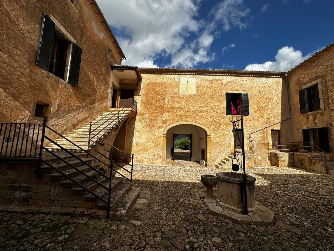 Estate in Puigpunyent, Balearic Islands, Spain 5 - 16574878