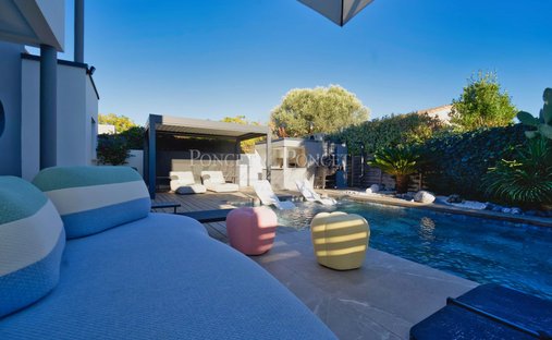 Castle for Sale in Villeneuve-lès-Maguelone, Occitanie, France