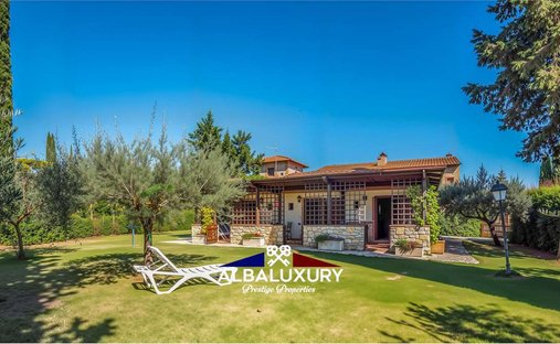 Castle for Sale in Serre di Rapolano, Tuscany, Italy