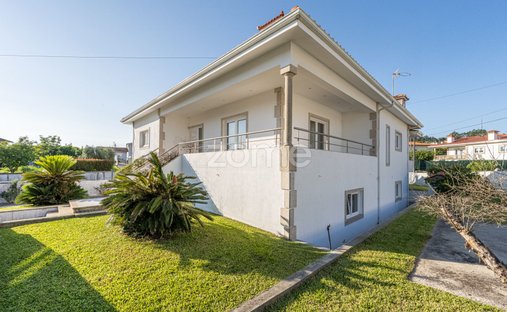 House in Santo Tirso, Couto (Santa Cristina e Sao Miguel) e Burgaes, Porto District, Portugal 1