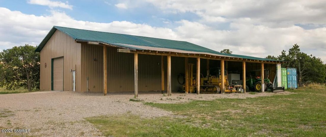 House in Regina, New Mexico, United States 5 - 16612137