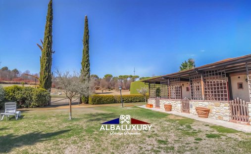 Castle for Sale in Serre di Rapolano, Tuscany, Italy
