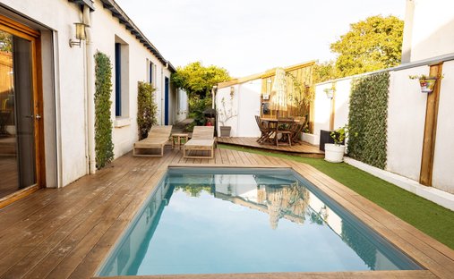 House in Le Genette, La Rochelle, France 1