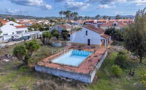 House in Azeitao (Sao Lourenco e Sao Simao), Setubal, Portugal 1