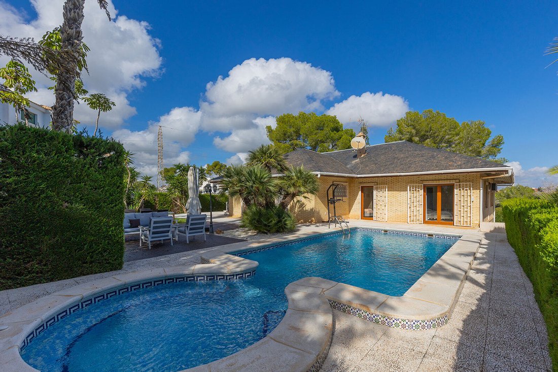 Villa in Orihuela, Valencian Community, Spain 1 - 16609205