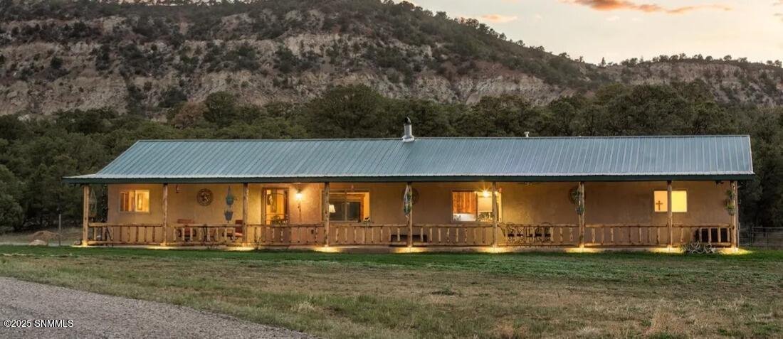 House in Regina, New Mexico, United States 1 - 16612137