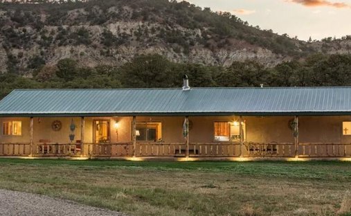 House in Regina, New Mexico, United States 1