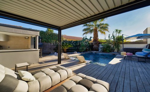 Castle for Sale in Villeneuve-lès-Maguelone, Occitanie, France