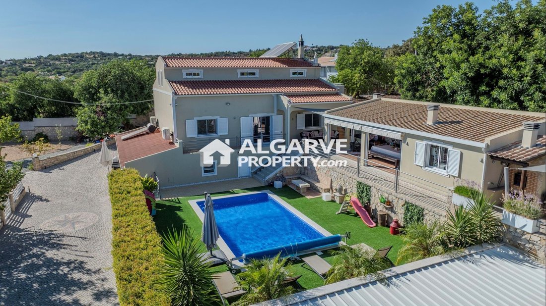 Villa in Loule (Sao Clemente), Algarve, Portugal 1 - 16613437