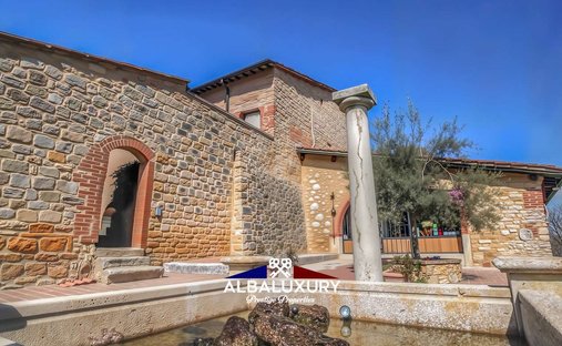 Castle for Sale in Serre di Rapolano, Tuscany, Italy