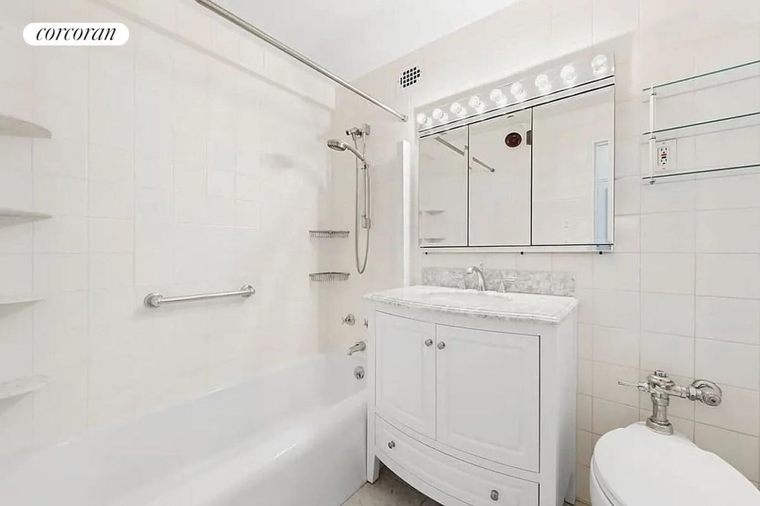 Condo in New York, New York, United States 3 - 16609056