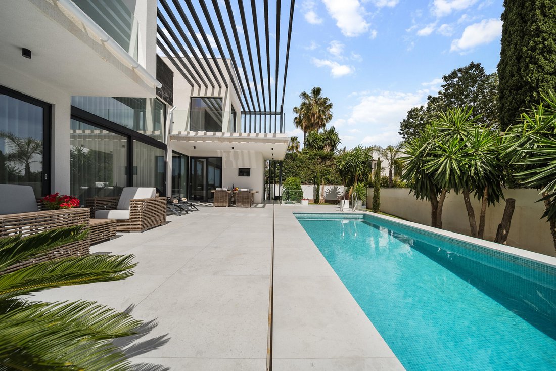 Villa in Elviria-Cabopino, Marbella, Spain 1 - 16613860