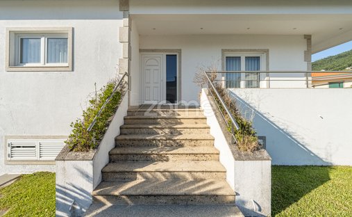 Maison à Santo Tirso, Couto (Santa Cristina e Sao Miguel) e Burgaes, District de Porto, Portugal 1