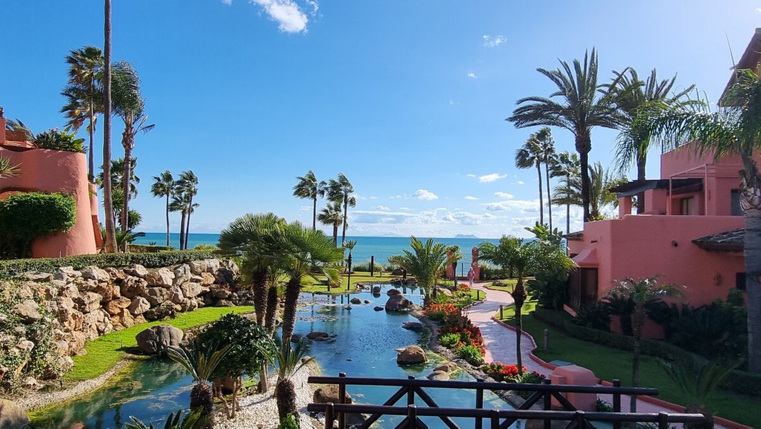 Apartment in Gualdalmansa, Estepona, Andalusia 1 - 16609644