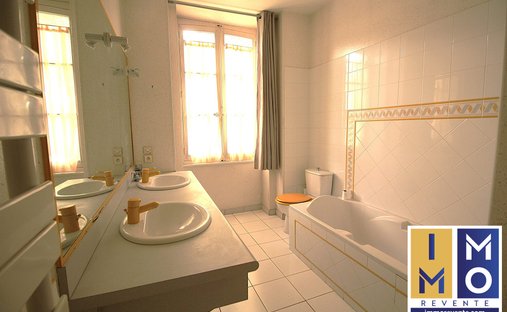 Castle for Sale in Bourges, Centre-Val de Loire, France