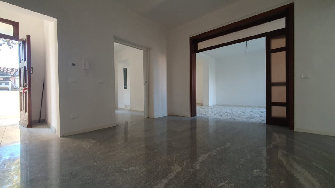 House in Mirandola, Emilia-Romagna, Italy 2 - 16610412