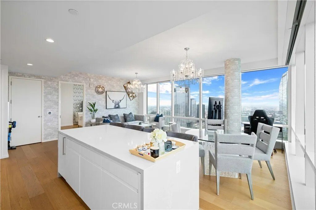 Curated visual reference: Gallery Detail: Condominium In Los Angeles In Los Angeles California United States