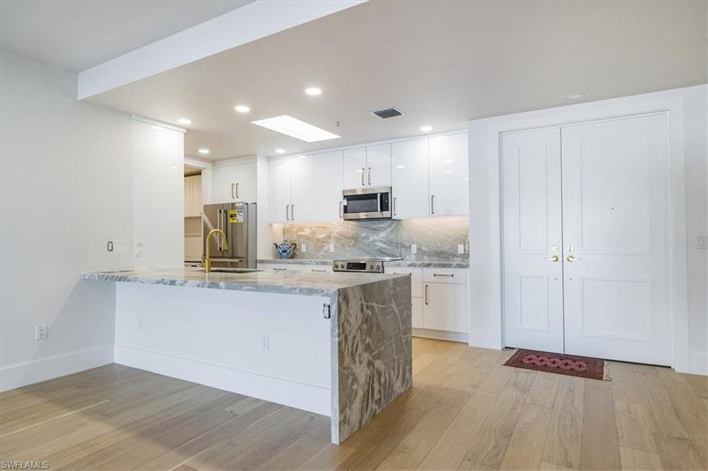 Condo in Naples, Florida, United States 5 - 16611317