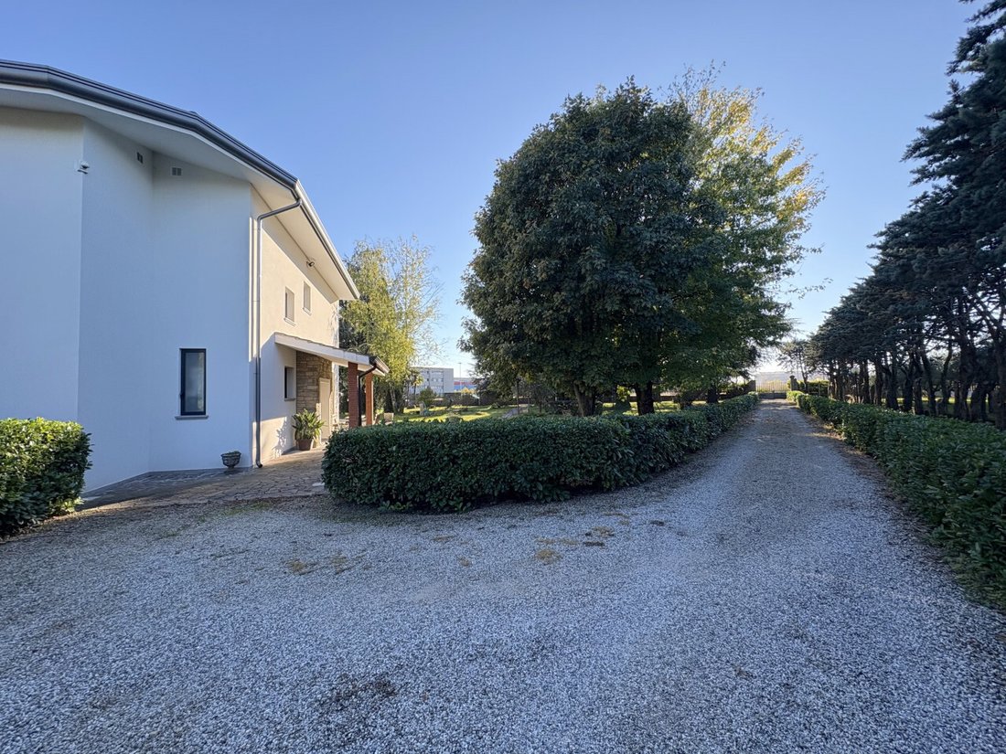 House in Cussignaco, Udine, Friuli – Venezia Giulia 2 - 16610382