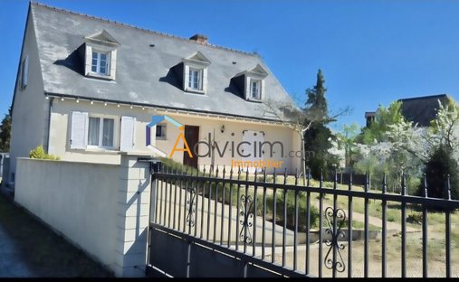 Castle for Sale in Saint-Pierre-des-Corps, Centre-Val de Loire, France