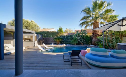 Castle for Sale in Villeneuve-lès-Maguelone, Occitanie, France