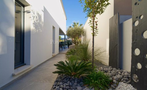 Castle for Sale in Villeneuve-lès-Maguelone, Occitanie, France
