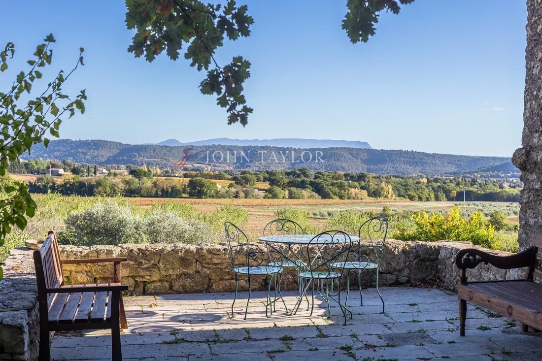 Estate in Cucuron, Provence-Alpes-Côte d'Azur, France 2 - 16609141