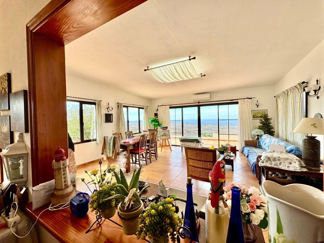 Villa in Yaiza, Canary Islands, Spain 3 - 16609547