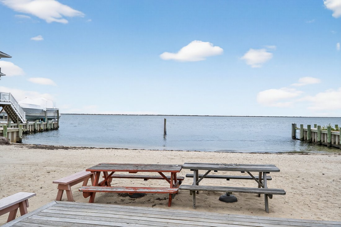 House in Lindenhurst, New York, United States 3 - 16540227