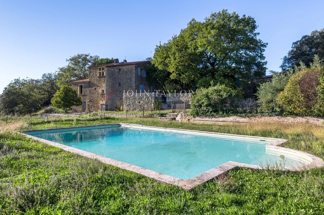 Estate in Cucuron, Provence-Alpes-Côte d'Azur, France 1 - 16609141