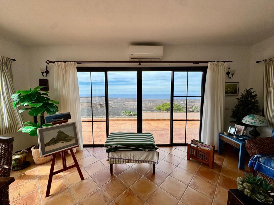 Villa in Yaiza, Canary Islands, Spain 1 - 16609547